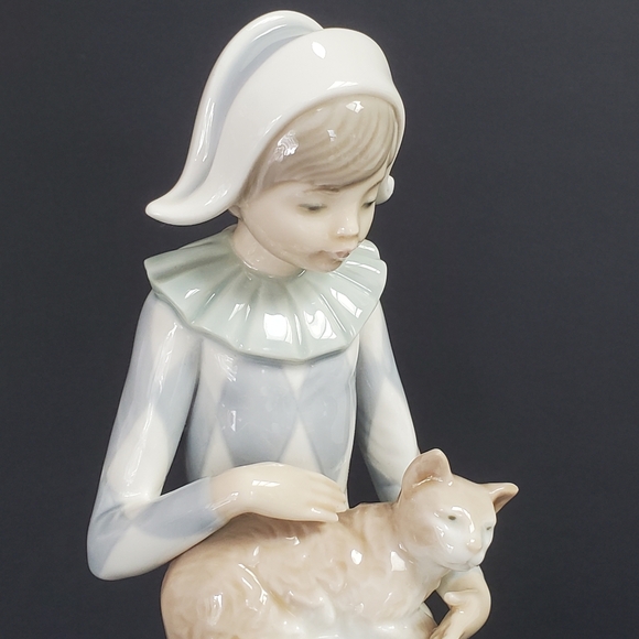 NAO by Lladró Figurine Harlequin with Cat Porcelain Figurine - Picture 7 of 12